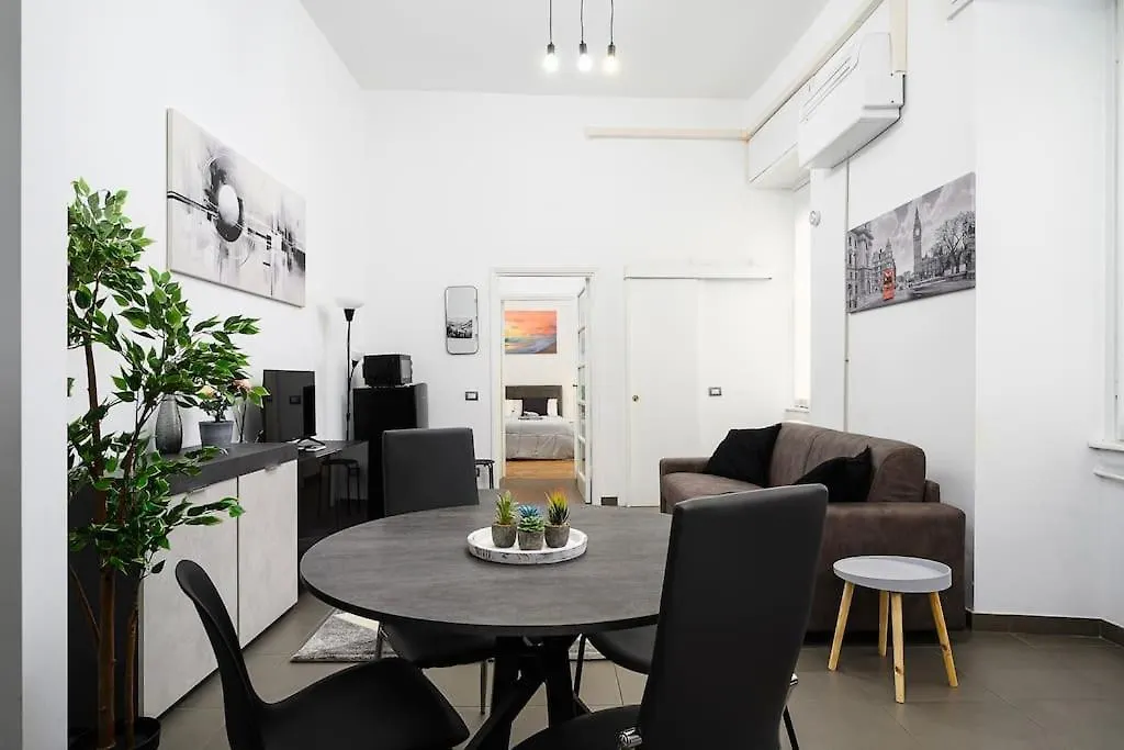 Apartment Appartamento Milano Duomo 4 Persone Via Torino Italy